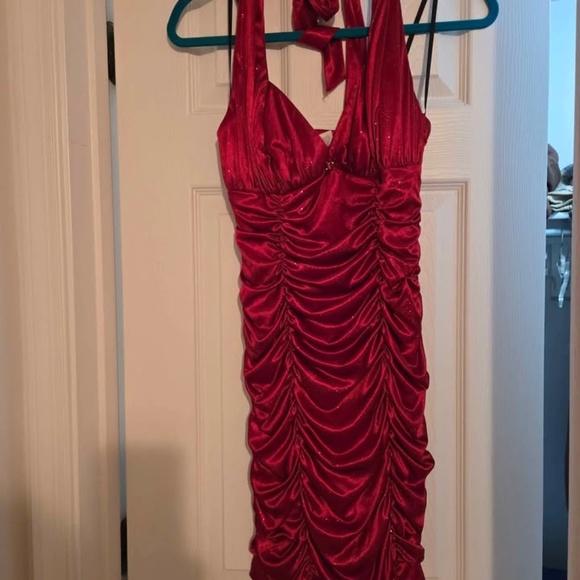 Red halter dress NWOT glitter size medium - Picture 4 of 6